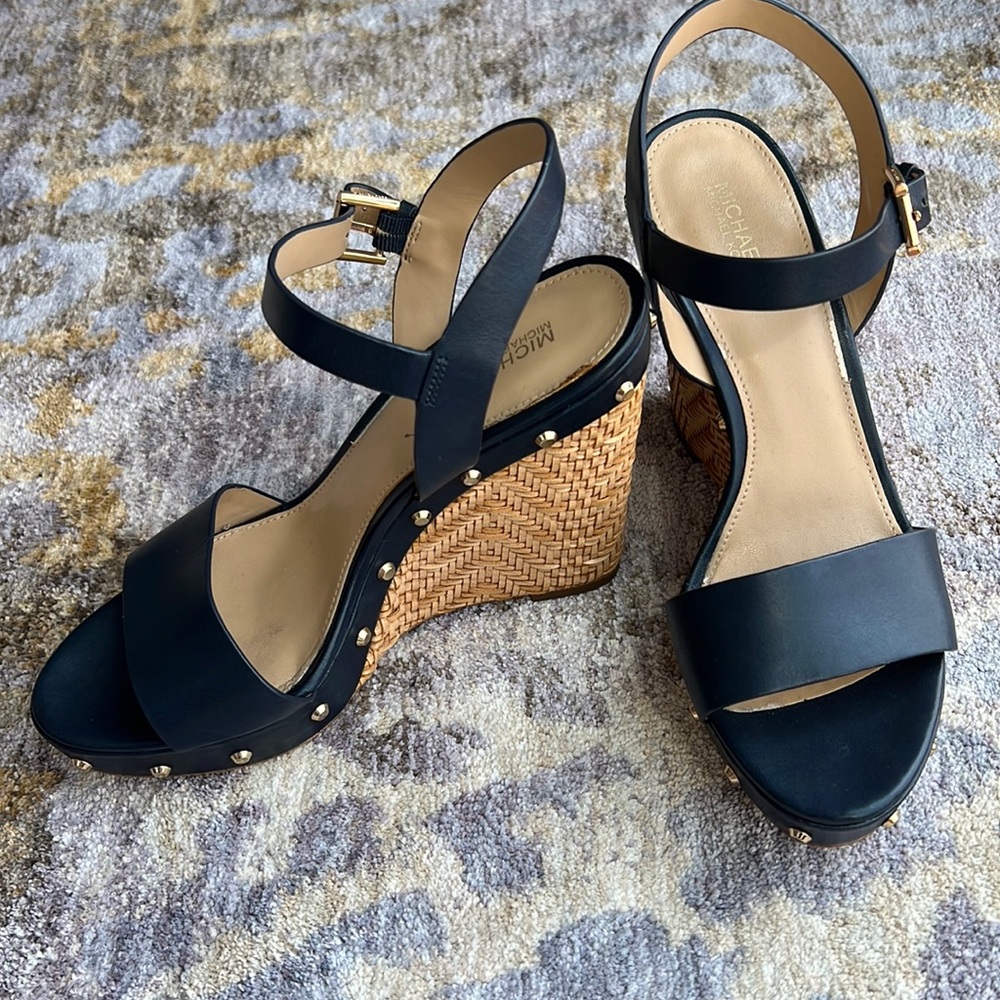 Navy stud lined wedges